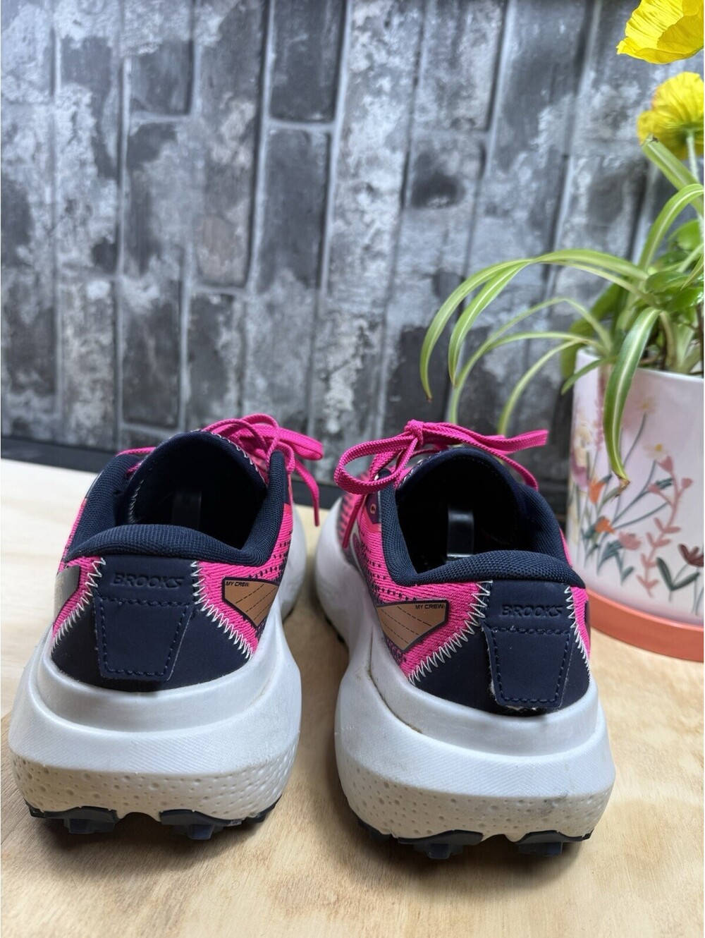Brooks Caldera 6 -Women’s Pink/Navy Low Top LaceUp -Mesh Trail Running sneakers - Picture 6 of 10
